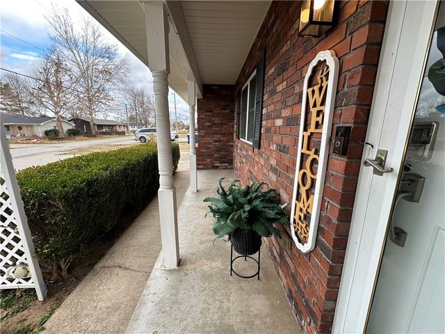 708 NW J Street, Bentonville, AR 72712