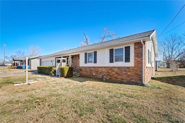 708 NW J Street, Bentonville, AR 72712