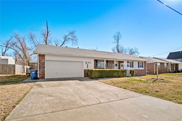 708 NW J Street, Bentonville, AR 72712