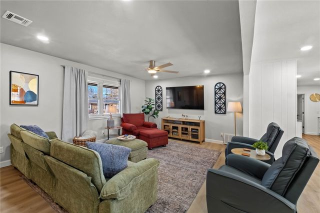 708 NW J Street, Bentonville, AR 72712