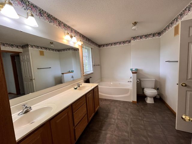 13954 Erwin Court, Eden Prairie, MN 55344