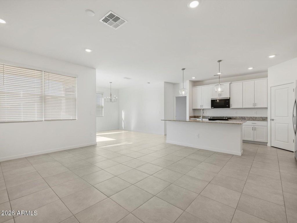 Image 15 of property listing at 4158 W ERIK Lane, San Tan Valley, AZ 85144