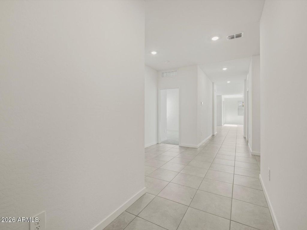 Image 2 of property listing at 4158 W ERIK Lane, San Tan Valley, AZ 85144