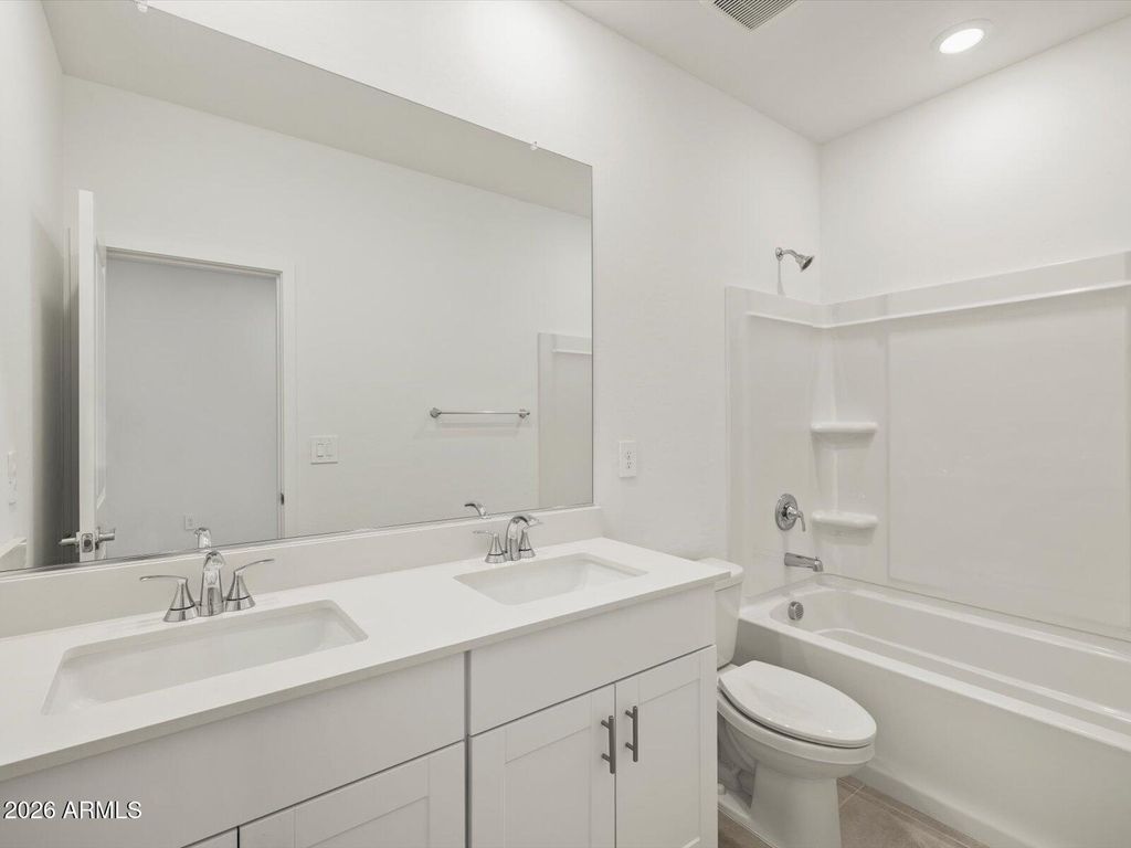 Image 4 of property listing at 4158 W ERIK Lane, San Tan Valley, AZ 85144