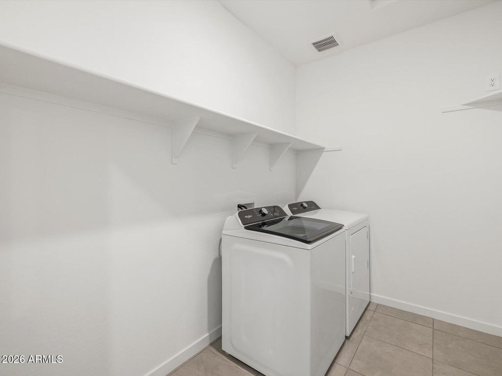 Image 8 of property listing at 4158 W ERIK Lane, San Tan Valley, AZ 85144