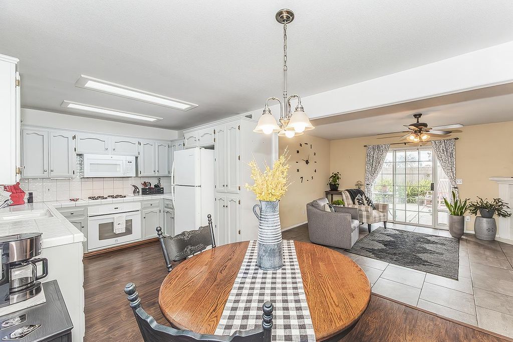 Image 10 of property listing at 1542 E Alluvial Avenue # 147, Fresno, CA 93720