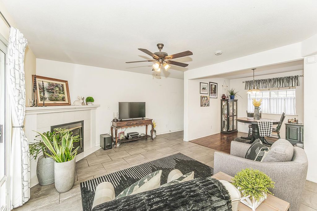 Image 6 of property listing at 1542 E Alluvial Avenue # 147, Fresno, CA 93720