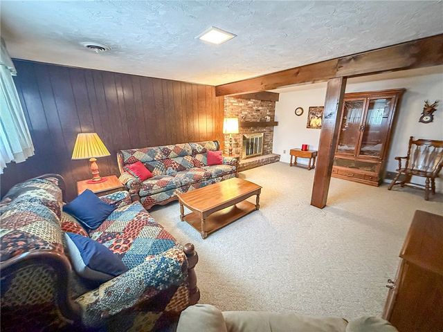 300 N Duffy Rd, Twp Of But Nw, PA 16001