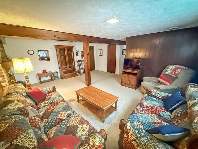 300 N Duffy Rd, Twp Of But Nw, PA 16001