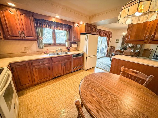 300 N Duffy Rd, Twp Of But Nw, PA 16001