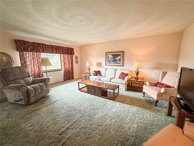 300 N Duffy Rd, Twp Of But Nw, PA 16001