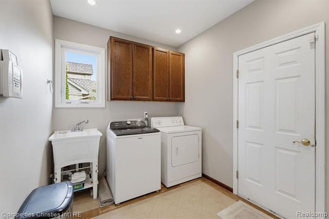 750 Shortridge Avenue, Rochester Hills, MI 48307