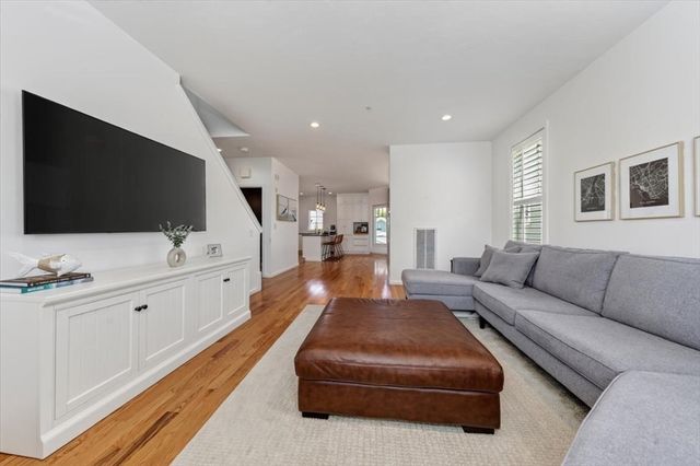 34 Parkview St, Weymouth, MA 02190