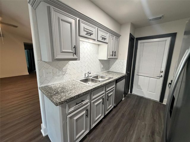 15931 Kenbrook Drive, Houston, TX 77489