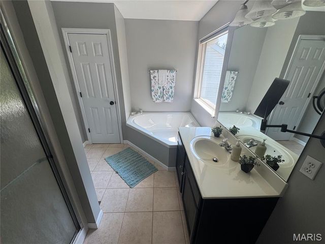 469 Coventry Trail Lane, Maryland Heights, MO 63043
