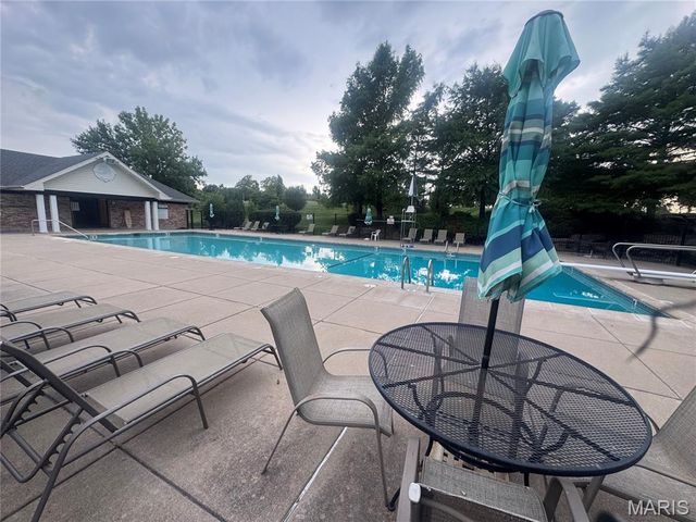 469 Coventry Trail Lane, Maryland Heights, MO 63043
