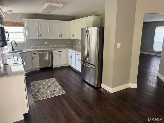 469 Coventry Trail Lane, Maryland Heights, MO 63043