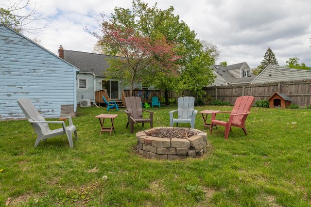 2022 PADDINGTON Road, Kalamazoo, MI 49001