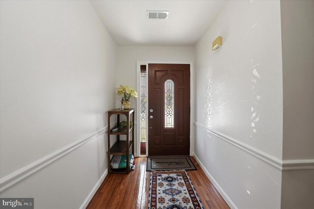 102 EATON DR, Wayne, PA 19087