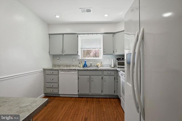 102 EATON DR, Wayne, PA 19087