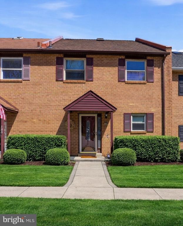 102 EATON DR, Wayne, PA 19087