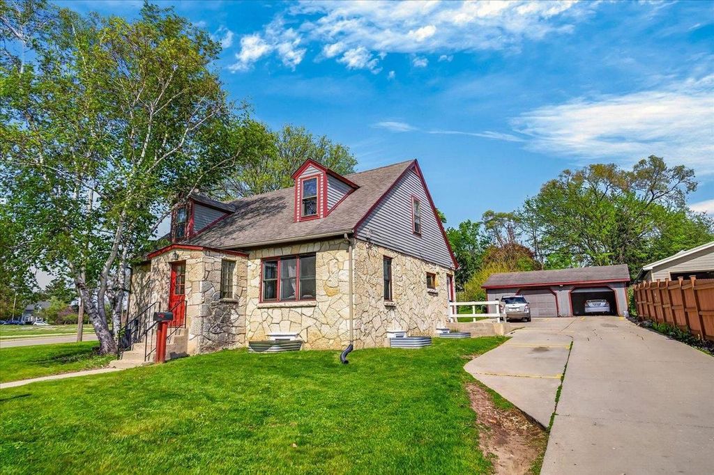 203 S Whiton Street, Whitewater, WI 53190