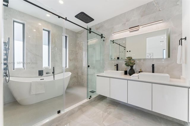 2435 NE 18th St, Fort Lauderdale, FL 33305