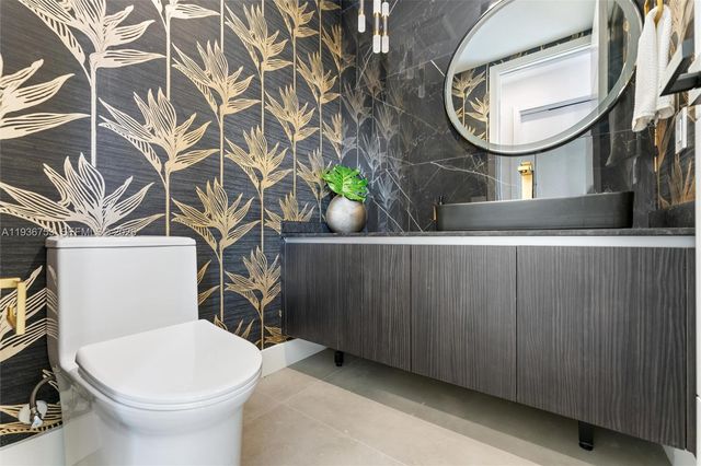 2435 NE 18th St, Fort Lauderdale, FL 33305