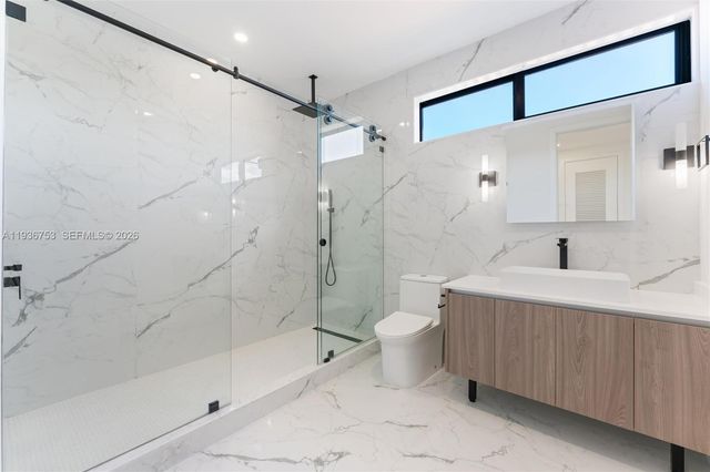 2435 NE 18th St, Fort Lauderdale, FL 33305