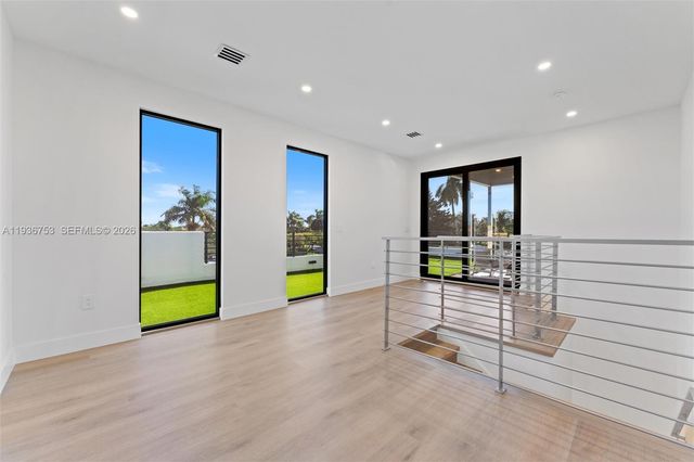 2435 NE 18th St, Fort Lauderdale, FL 33305