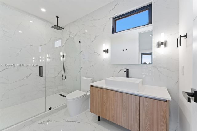 2435 NE 18th St, Fort Lauderdale, FL 33305