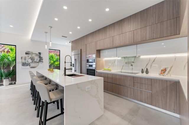 2435 NE 18th St, Fort Lauderdale, FL 33305