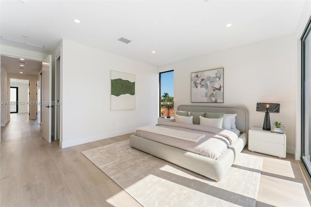 2435 NE 18th St, Fort Lauderdale, FL 33305