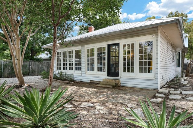 617 E Park Ave, San Antonio, TX 78212
