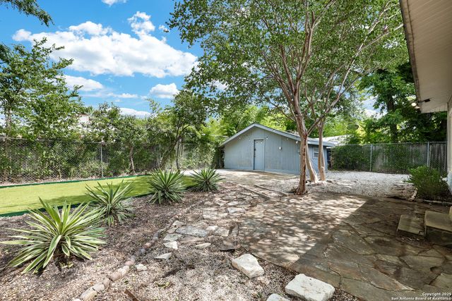 617 E Park Ave, San Antonio, TX 78212