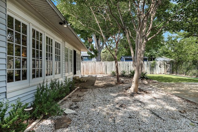 617 E Park Ave, San Antonio, TX 78212