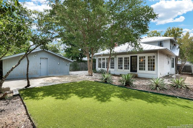 617 E Park Ave, San Antonio, TX 78212