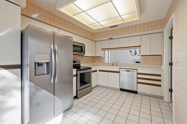 4639 CHANDLERS FORDE 36, Sarasota, FL 34235