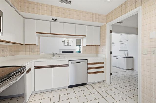 4639 CHANDLERS FORDE 36, Sarasota, FL 34235