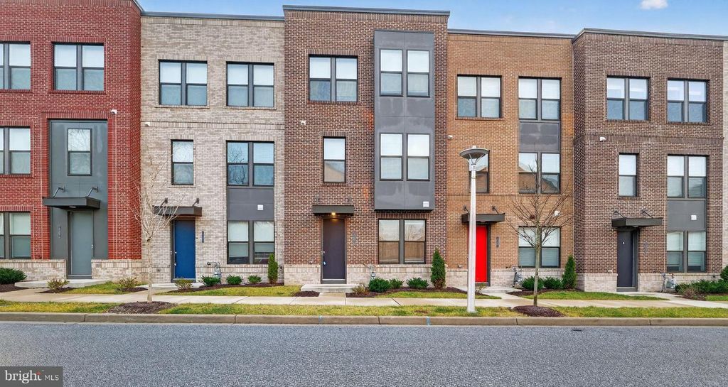 Image 1 of property listing at 1505 ROLAND HEIGHTS AVE, Baltimore, MD 21211