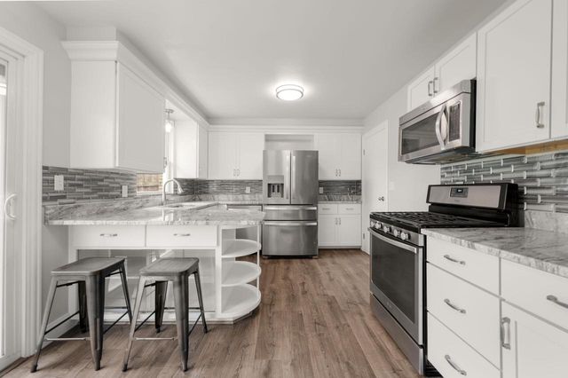 2916 S 104th STREET, West Allis, WI 53227
