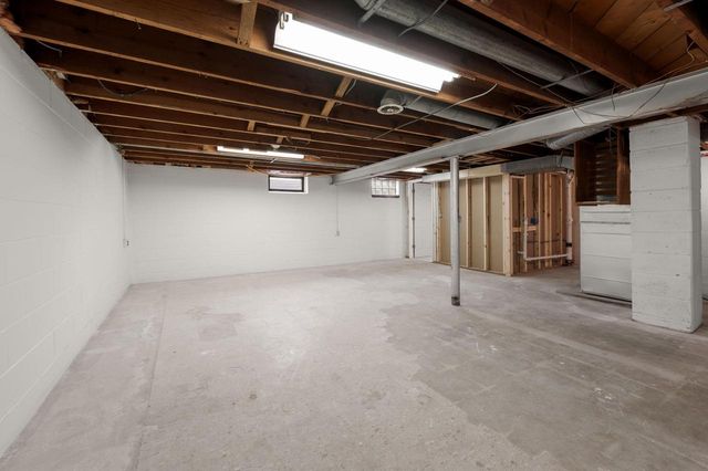 2916 S 104th STREET, West Allis, WI 53227