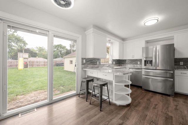 2916 S 104th STREET, West Allis, WI 53227