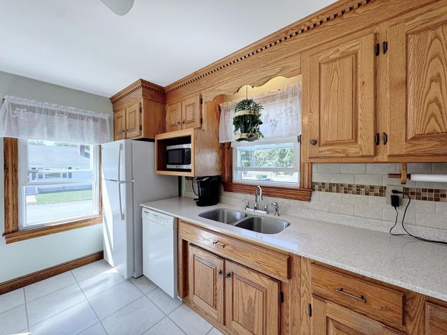 11 Victor Avenue, Nashua, NH 03060