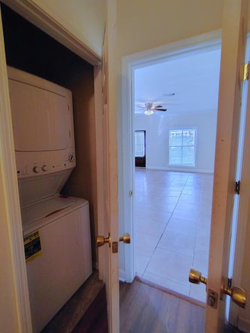 208 Hawthorne, B, Hattiesburg, MS 39402