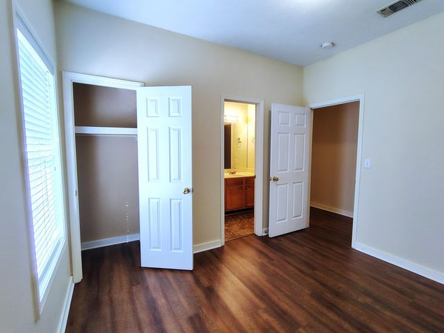 208 Hawthorne, B, Hattiesburg, MS 39402