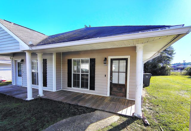 208 Hawthorne, B, Hattiesburg, MS 39402