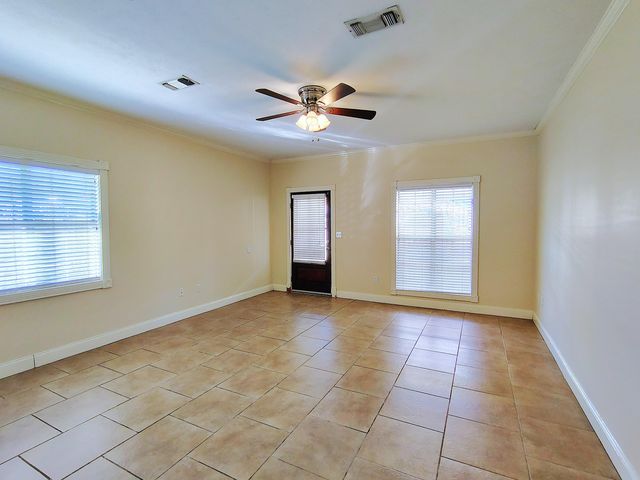 208 Hawthorne, B, Hattiesburg, MS 39402