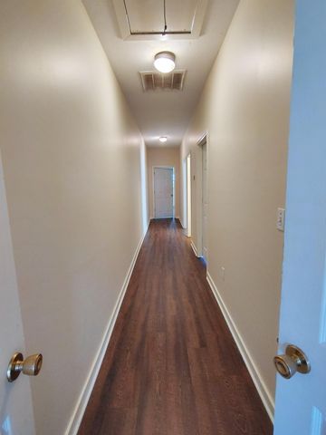 208 Hawthorne, B, Hattiesburg, MS 39402