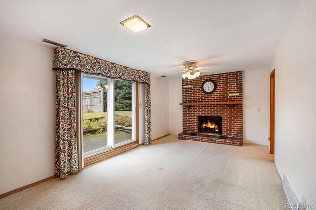 1001 Worchester Drive, Fenton, MI 48430